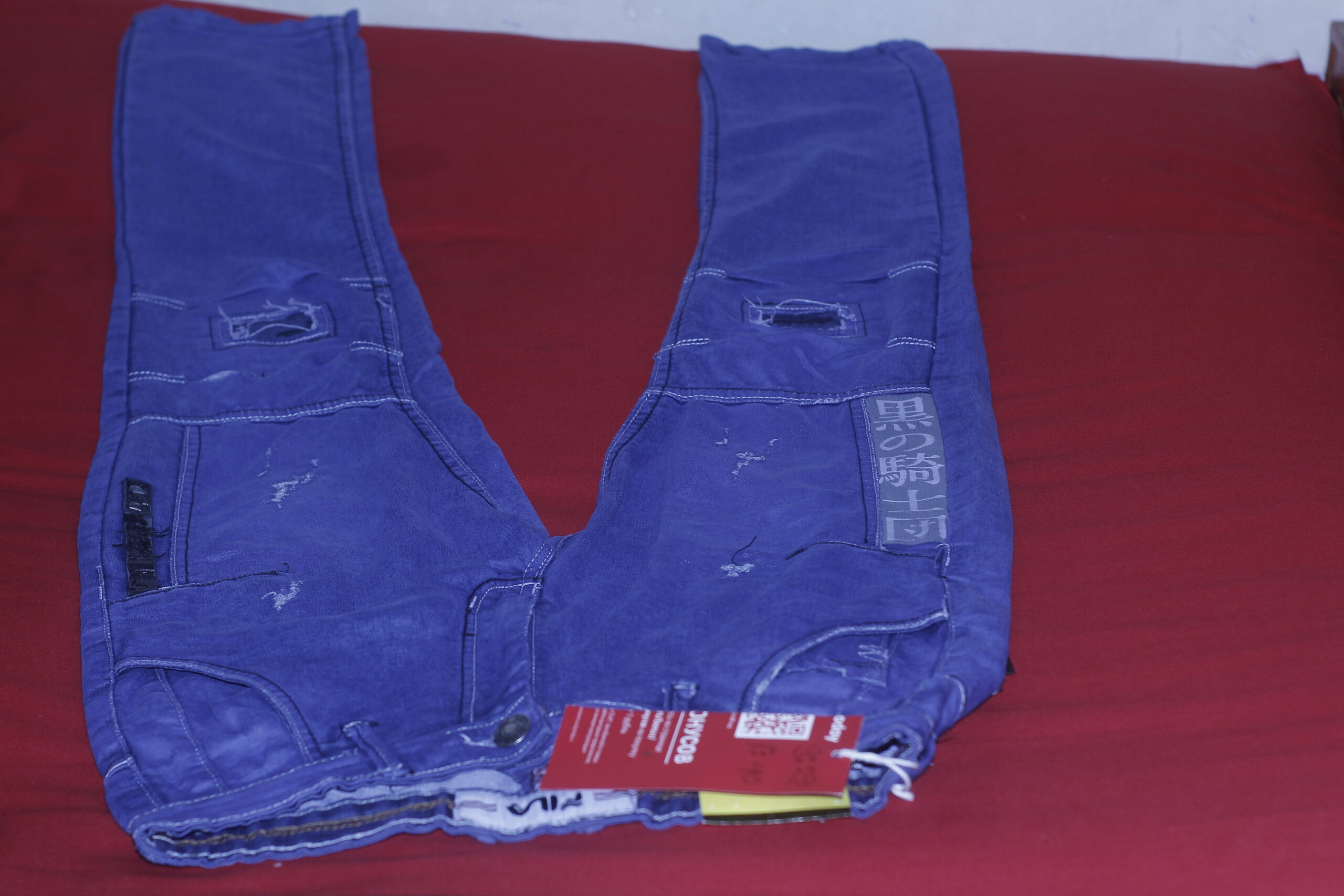 Jeans Pant For Man Size: 29 With Fata Design